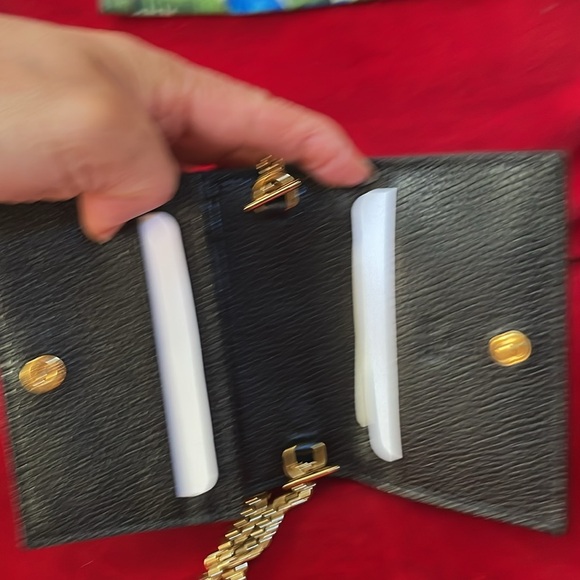 Brand new super cute small Gucci wallet with chain - Picture 3 of 6
